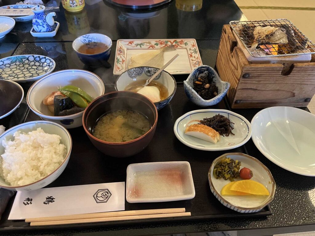 鶴形旅館朝食1