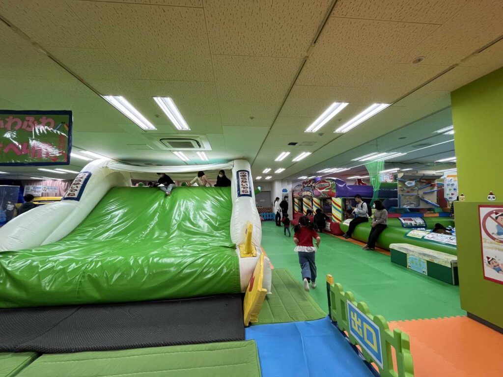巨大バルーン遊具エリア2