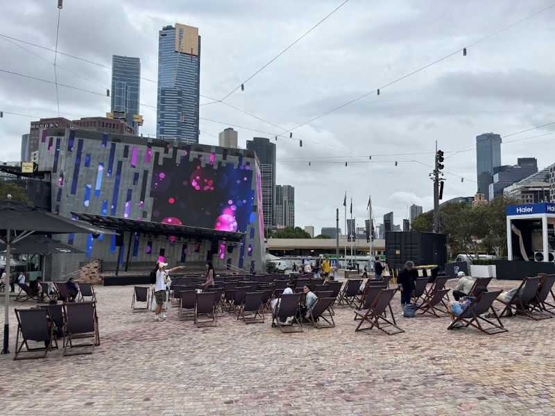 Flinder's street2