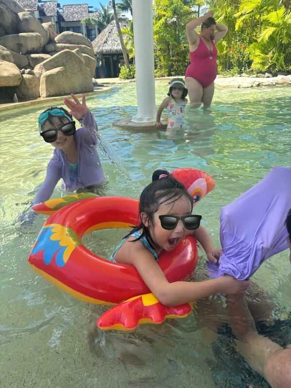 CHILDREN POOL2